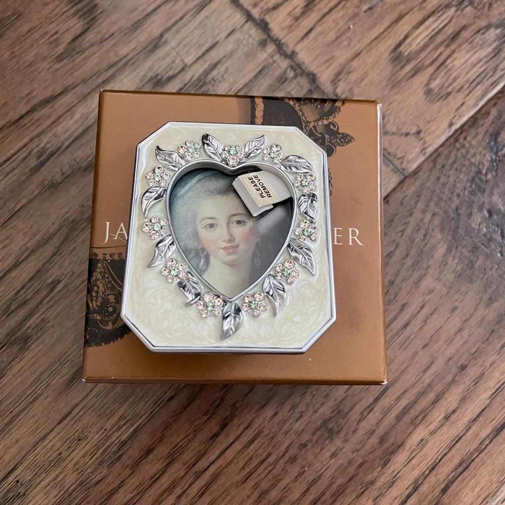 JAY STRONGWATER Duchess Heart Frame Cammy Crystal Pearl pristine condition. - Picture 4 of 13